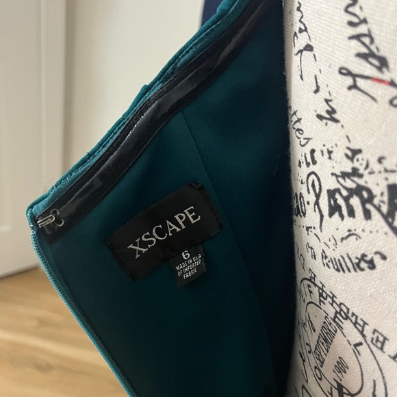 Emerald Green Off-Shoulder Formal Gown – Size 6 - Picture 2 of 4